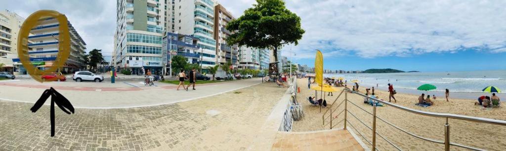 Suite Mar 210 - Economica E Compacta - Praia Do Morro - Predio Frente Mar Com Elevador, Atravessou A Avenida, Ja Esta Na Praia - Garagem - Internet 瓜拉派瑞 外观 照片