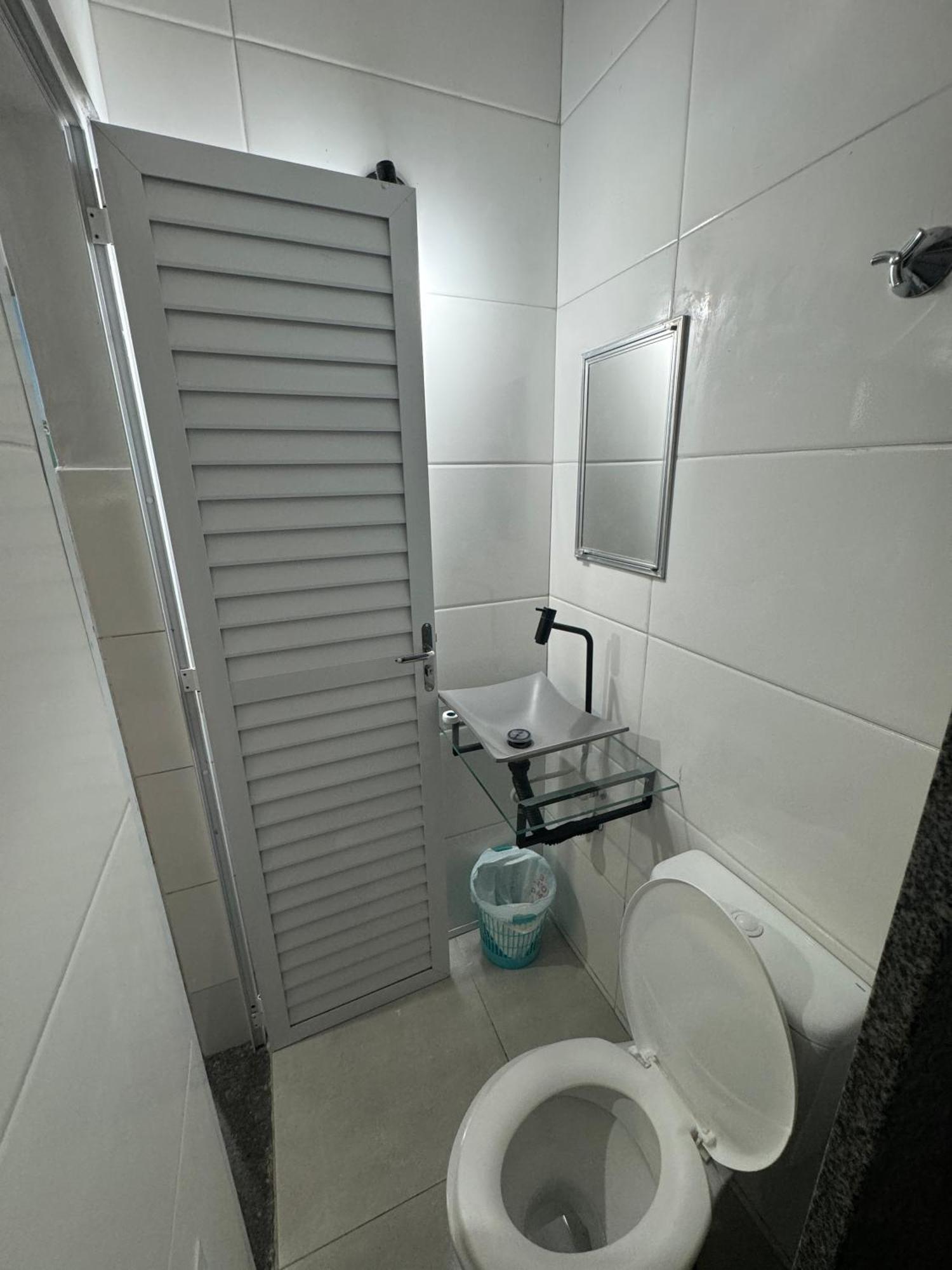 Suite Mar 210 - Economica E Compacta - Praia Do Morro - Predio Frente Mar Com Elevador, Atravessou A Avenida, Ja Esta Na Praia - Garagem - Internet 瓜拉派瑞 外观 照片