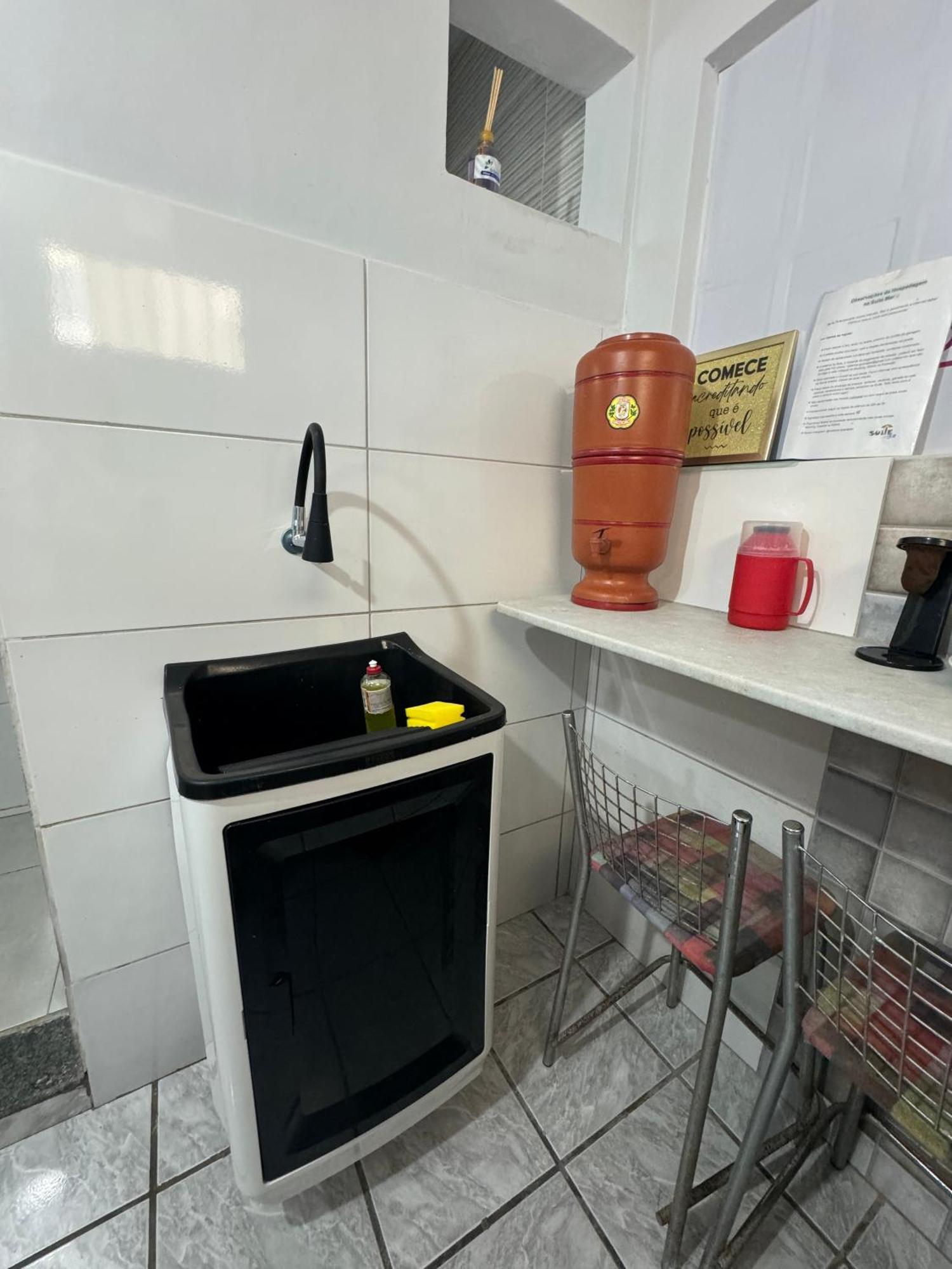 Suite Mar 210 - Economica E Compacta - Praia Do Morro - Predio Frente Mar Com Elevador, Atravessou A Avenida, Ja Esta Na Praia - Garagem - Internet 瓜拉派瑞 外观 照片